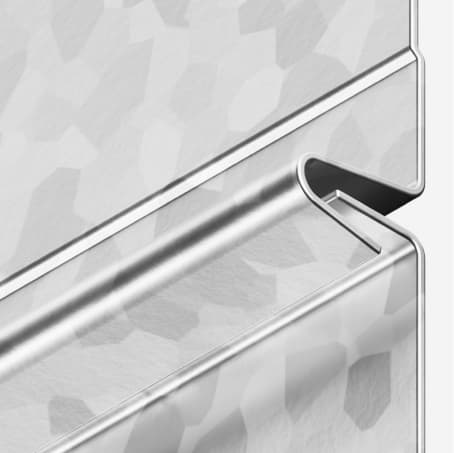 Interlocking edges at brick shelf support for level and straight horizontal lines